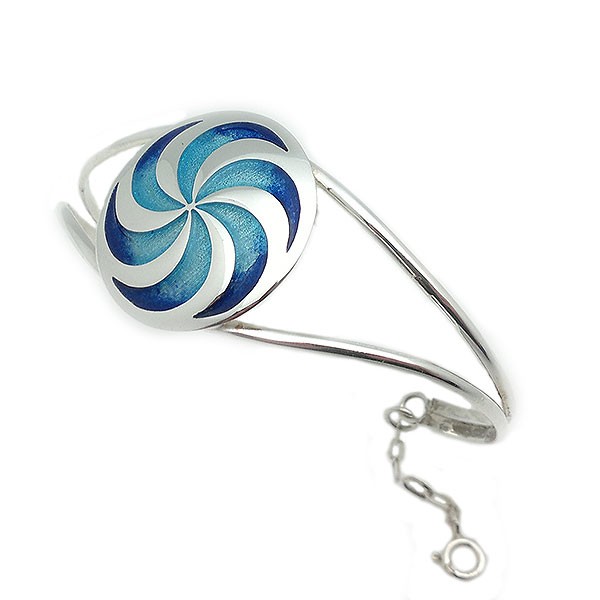 Celtic bracelet with Celtic spiral, in silver and fire enamel.