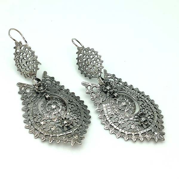 Aderezo type earrings, made of sterling silver.
