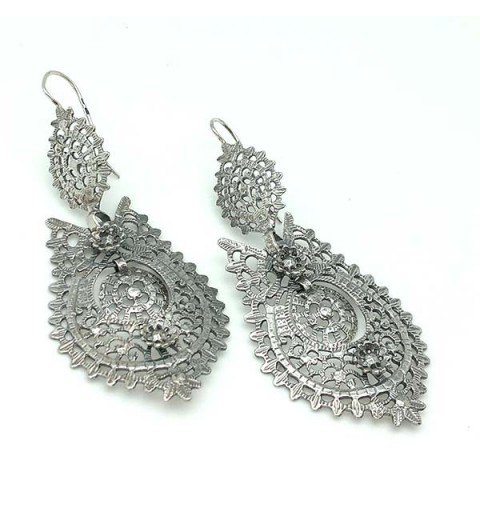 Aderezo type earrings, made of sterling silver.