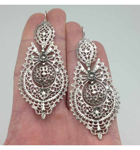 Dressing type earrings, size XL, in sterling silver.