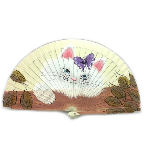 Fan, in which we can see a pretty cat, on which a butterfly perches.