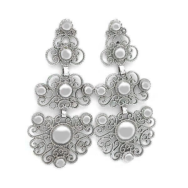Toad type earrings in silver