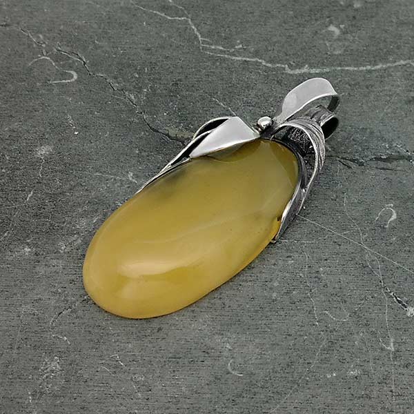 Colgante ámbar lazo