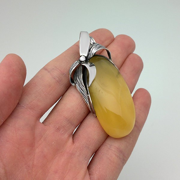 Colgante ámbar lazo