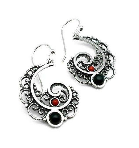 Earrings made of sterling silver, jet and coral with a half spiral shape.
