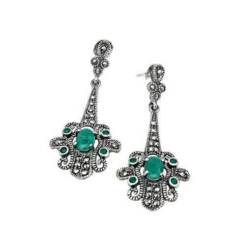 Vintage earrings with emeralds