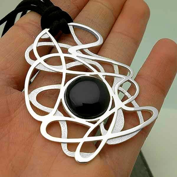 Colgante plata y azabache