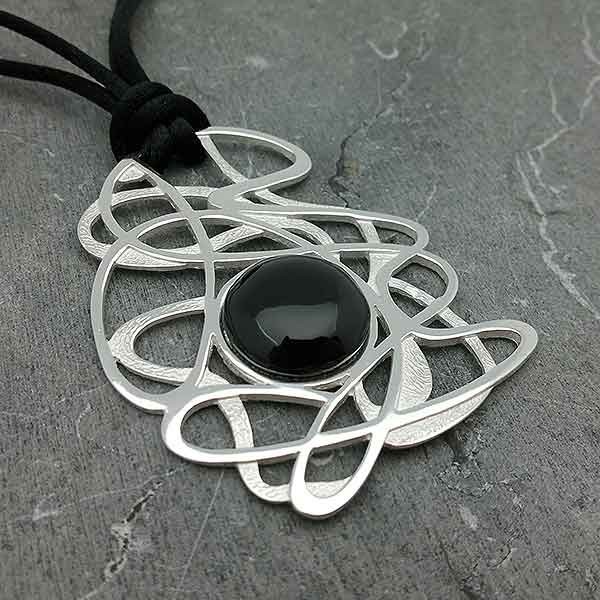 Colgante plata y azabache