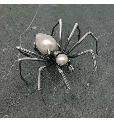 Pearl spider brooch