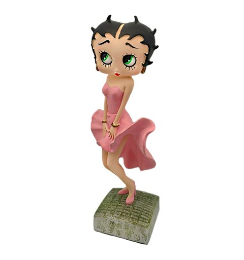 Betty Boop posando, vestido rosa.