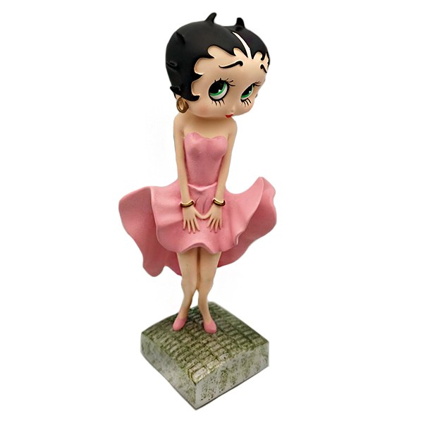 Betty Boop posando, vestido rosa.