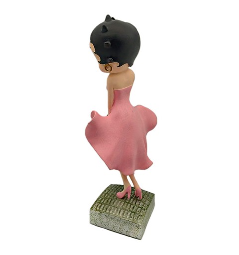 Betty Boop posando, vestido rosa.