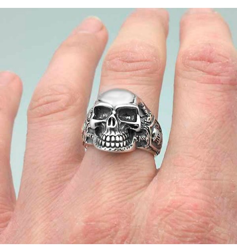 Anillo unisex, con forma de calavera, en plata de ley.