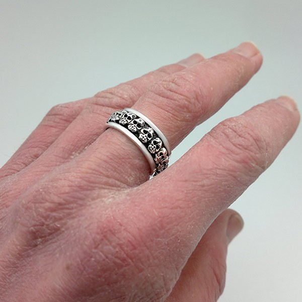 Anillo calaveras antiestrés