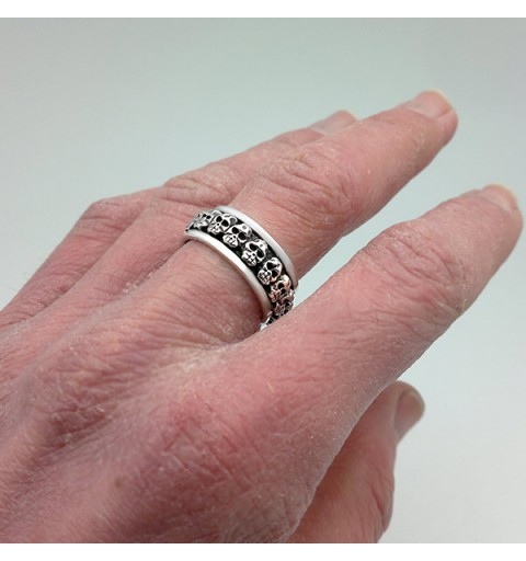 Anillo calaveras antiestrés