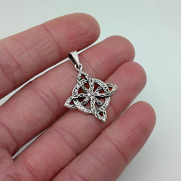 Witch knot pendant