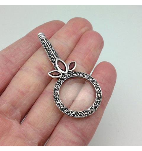 Colgante lupa con granates