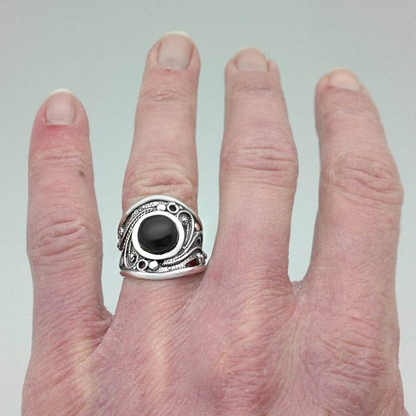 Anillo filigrana y azabache