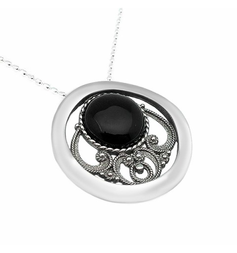 Pendant for women, in sterling silver and jet. Includes chain.