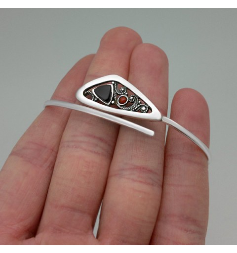 Brazalete fino triangular