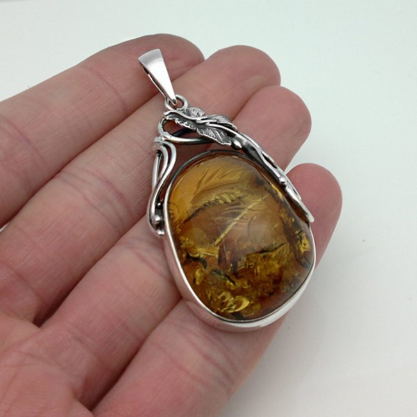 Three-leaf Amber Pendant