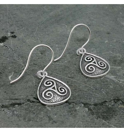 Teardrop earrings with trisquel