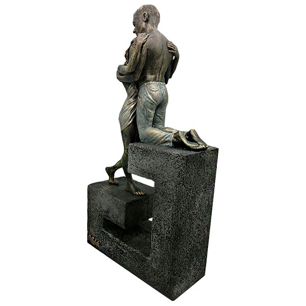 Figura Ternura, de Ángeles Anglada.