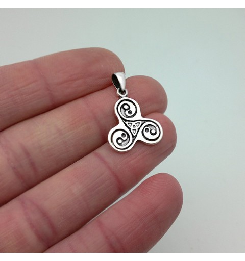 Colgante trisquel yin yang