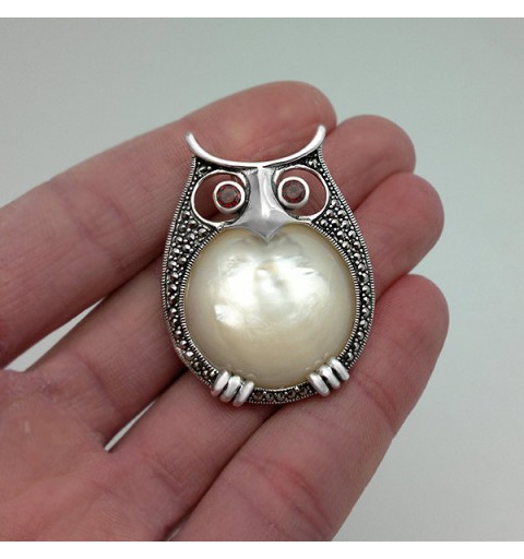 Gemstone owl brooch/pendant