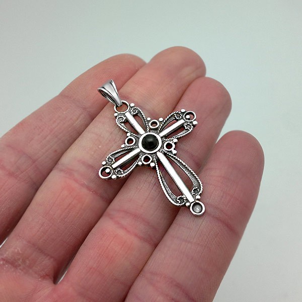 Colgante cruz con piedra de azabache