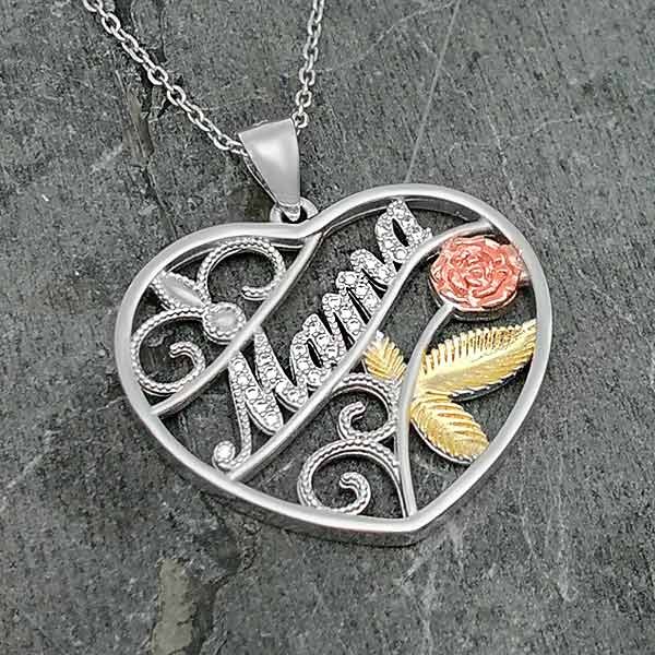 Colgante corazón de flores