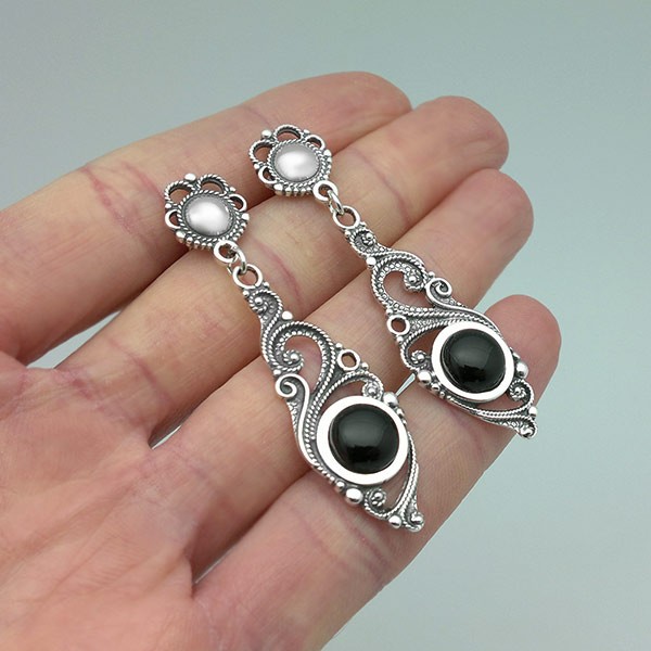 Pendientes largos azabache redondo