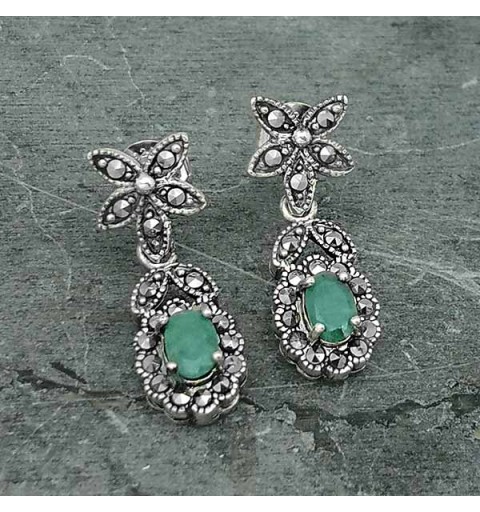 Pendientes cortos de esmeraldas