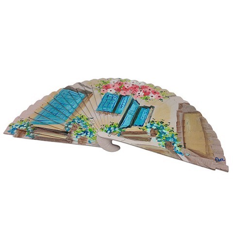 Abanico artesanal fachada con flores y ventanas azules