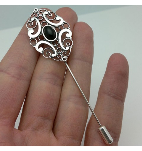 Broche tipo alfiler, en plata de ley y azabache.