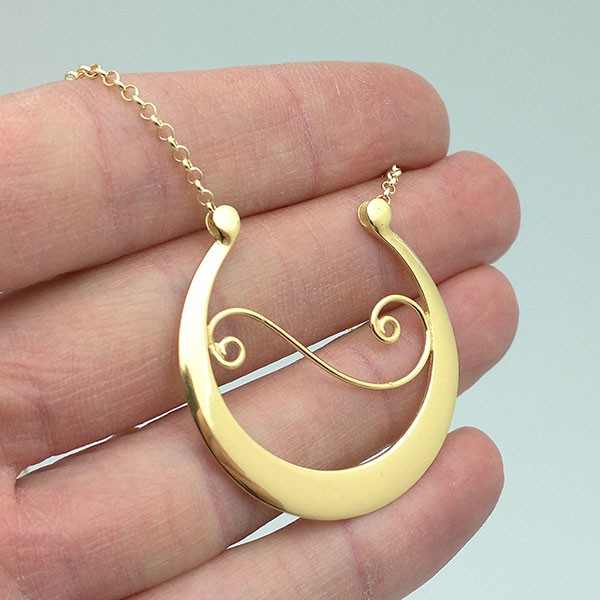 Colgante da Fonsagrada en plata dorada