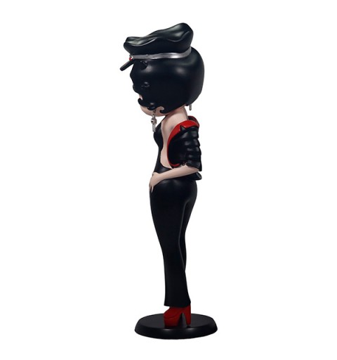 Figura Betty Boop motera, con vestido negro ajustado.