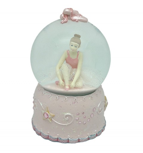 Snow globe, in which we can see a ballerina adjusting her pointe shoes.