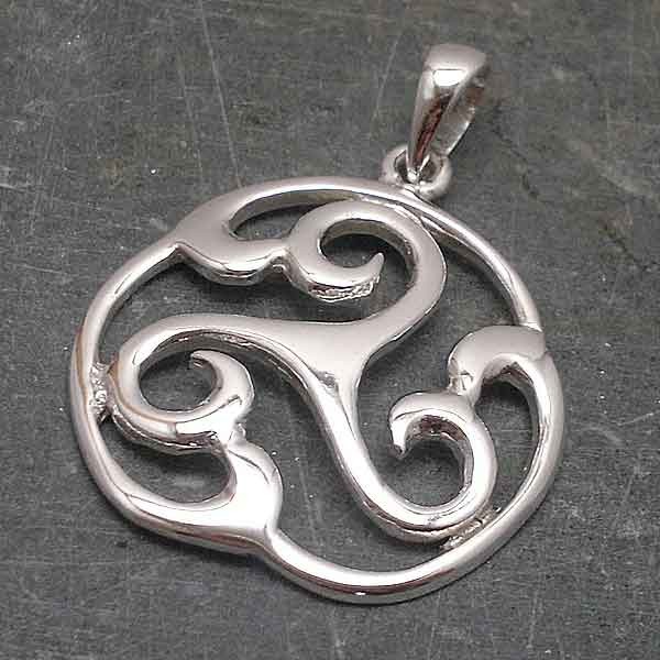 Trisquel silver pendant