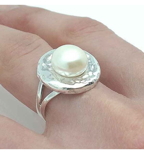 Silver and cultured pearl ring