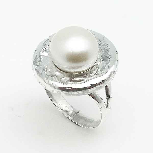 Silver and cultured pearl ring