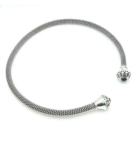 Torque silver and jet neck